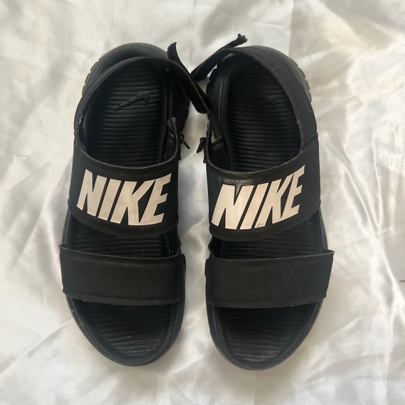 Nike sandals - Picture 1 of 3